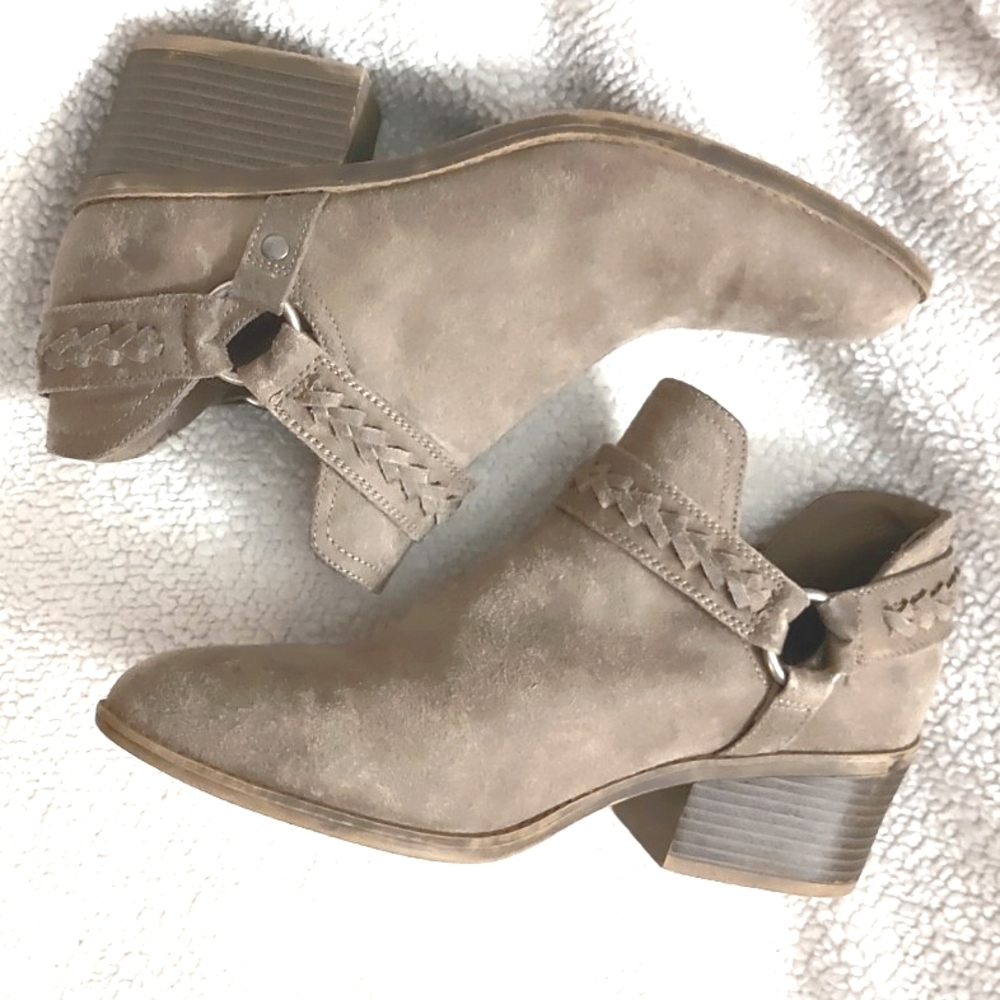 Fergalicious▪️"Integrity" ankle boots - Sz 9